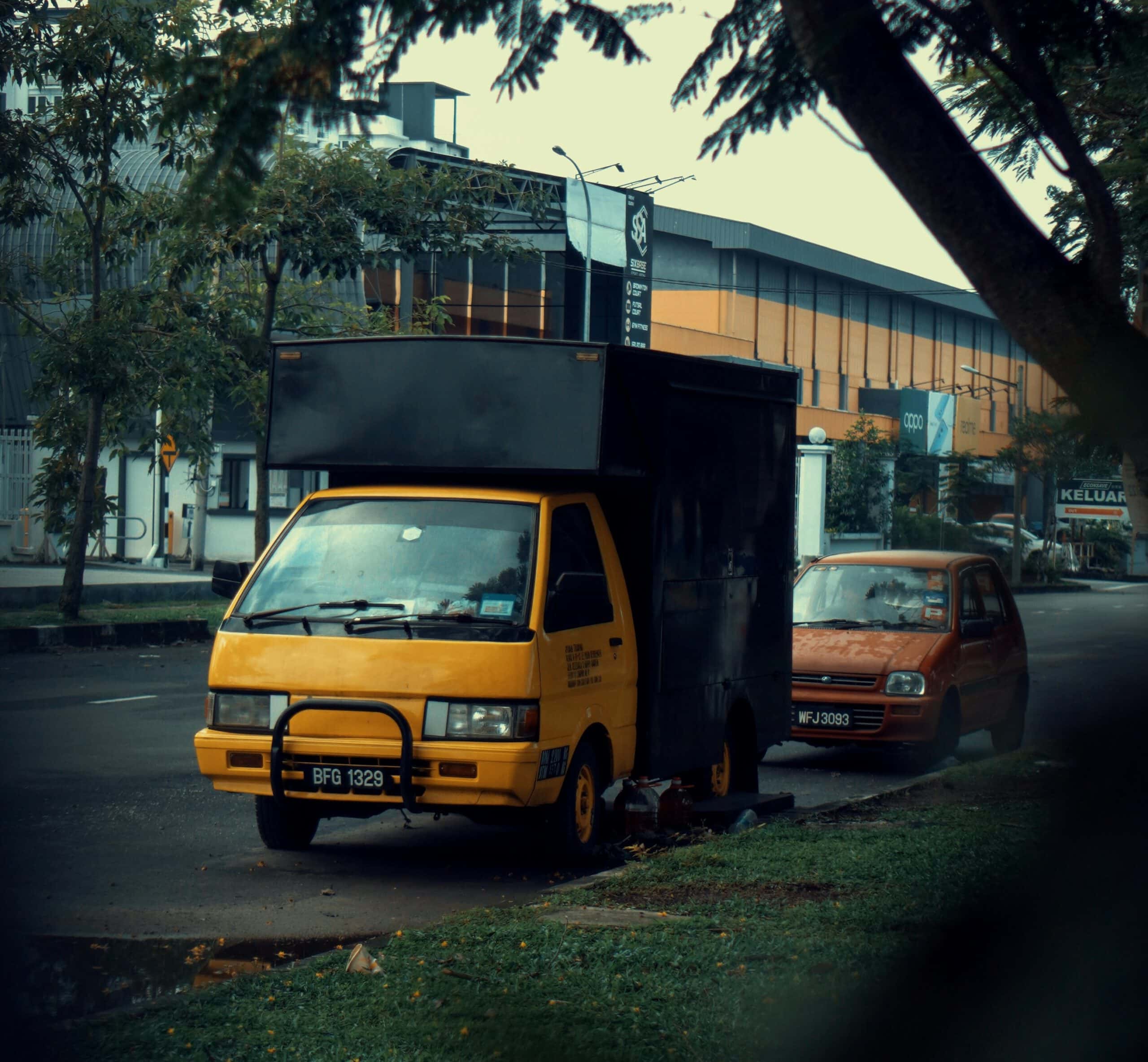 image of a yellow commercial vehicle for commercial towing
